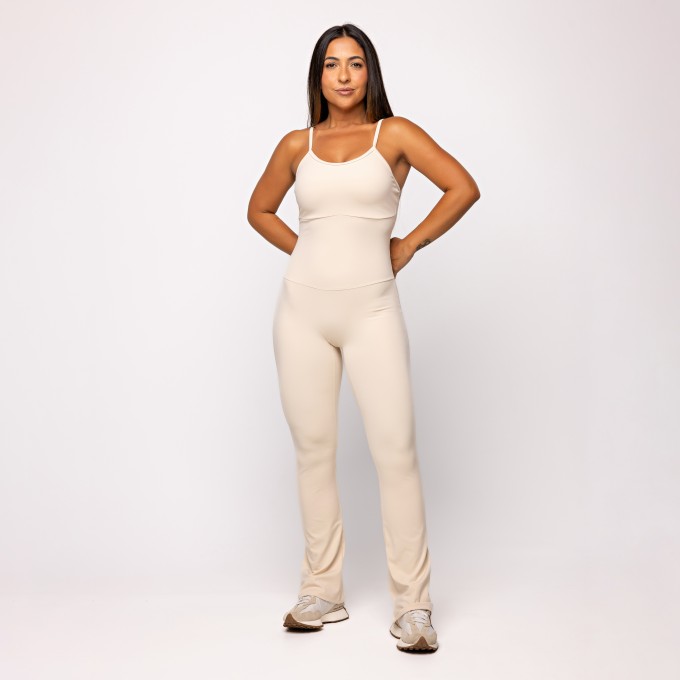 Macacão Fitness Flare Off White Vanila